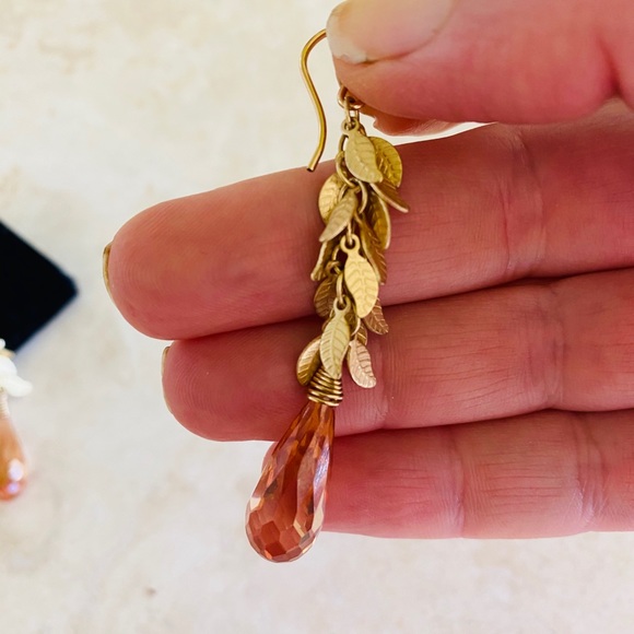 NWOT gold drop leaf earrings with rose crystals - Picture 4 of 5